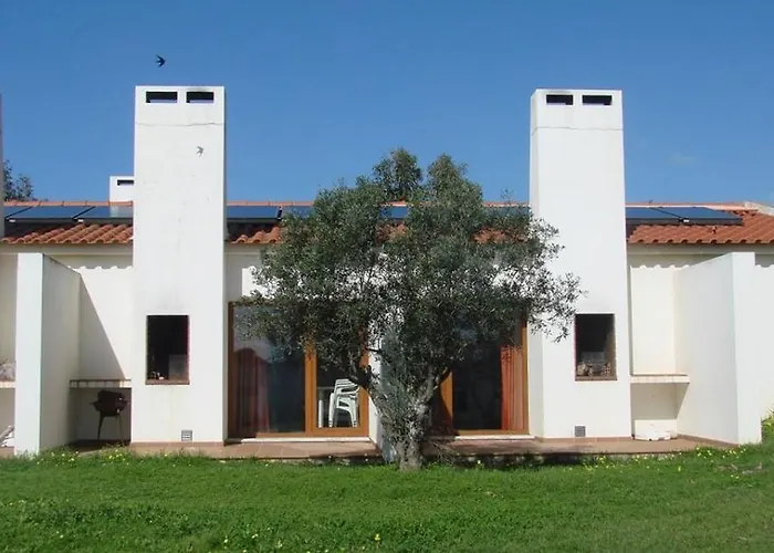 Hotel de praia: Parque De Campismo Da Ilha Do Pessegueiro