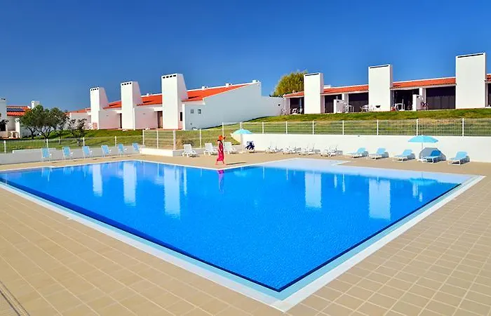 Hotel de praia: Parque De Campismo Da Ilha Do Pessegueiro